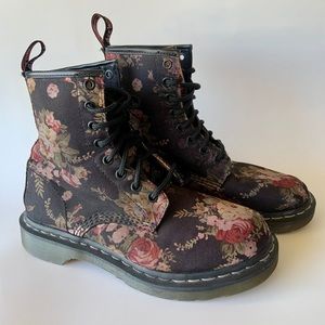 Dr.Martens Victorian Flower Boots